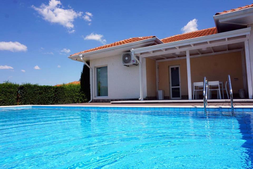 Geranium Holliday Villas Obrochishte Exterior photo